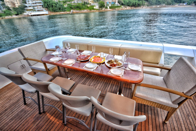 HUNGRY HONG KONG LUXURY DYNA 70 FOOT YACHT TRIPS