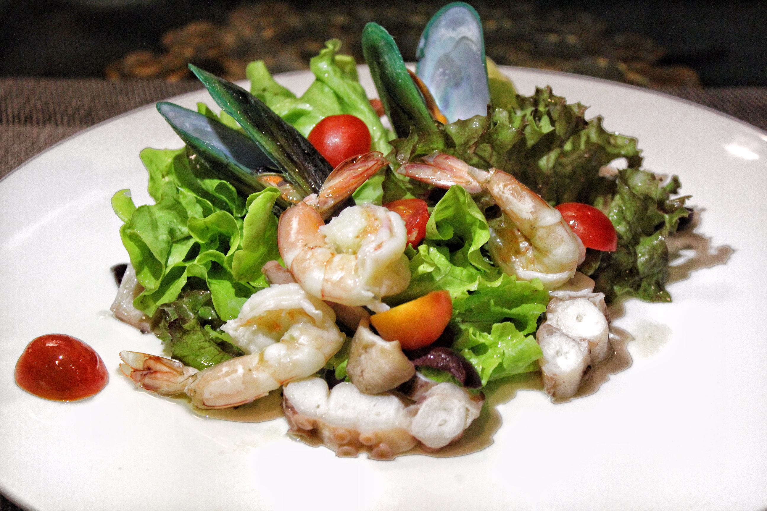 dokbua-maikhao-dream-villa-resort-spa-phuket-seafood-salad